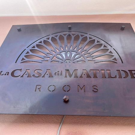 Отель La Casa Di Matilde Барчеллона-Поццо-ди-Готто Экстерьер фото